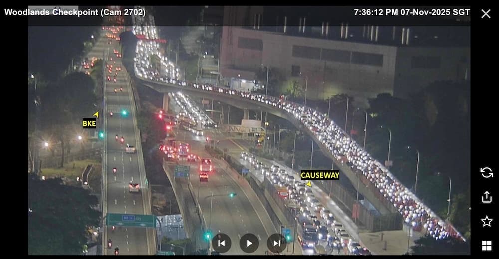 Heavy traffic at Singapore's land checkpoints